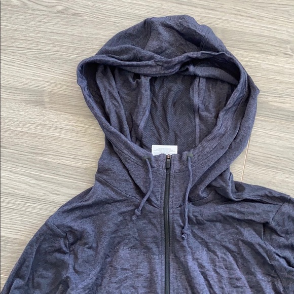 Nike Run Breathable Zip Up Hoodie - Picture 2 of 5